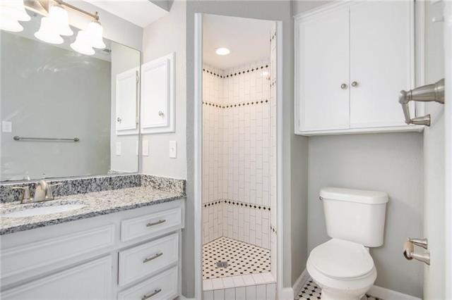 Building Photo - 2808 Golfing Green Dr