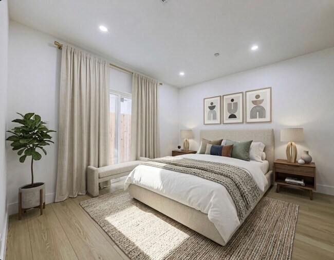 Building Photo - 1237 N Orange Dr