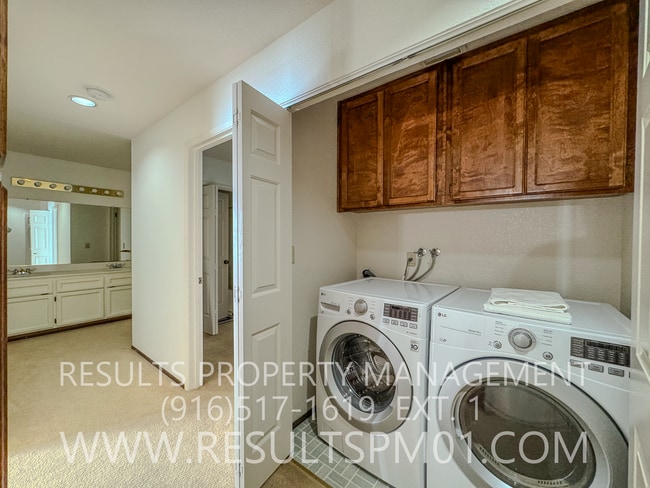 Building Photo - Fantastic Davis!  Two bedroom condo near u...