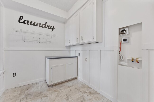 Building Photo - 225 Capetown Way