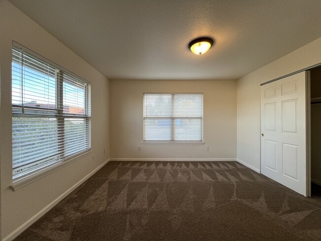 Building Photo - 1598 Railroad Dr