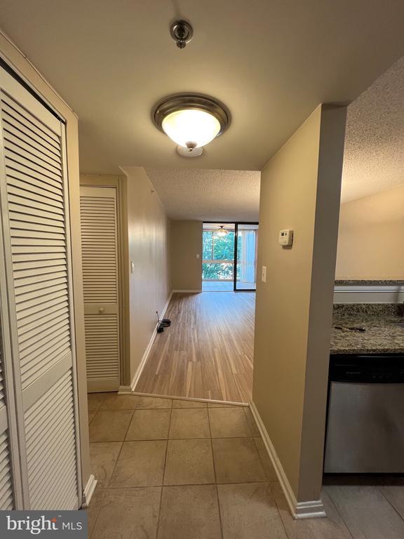 Building Photo - 1024 N Utah St