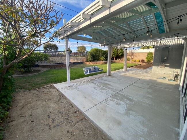 Building Photo - Updated 3 Bedroom Cypress House w/ 2 Car G...