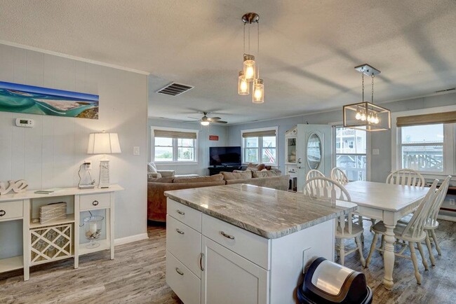 Building Photo - FURNISHED OFF-SEASON MONTHLY RENTAL-STARTI...