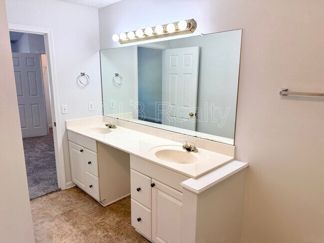 Building Photo - 1389 Highgrove Way