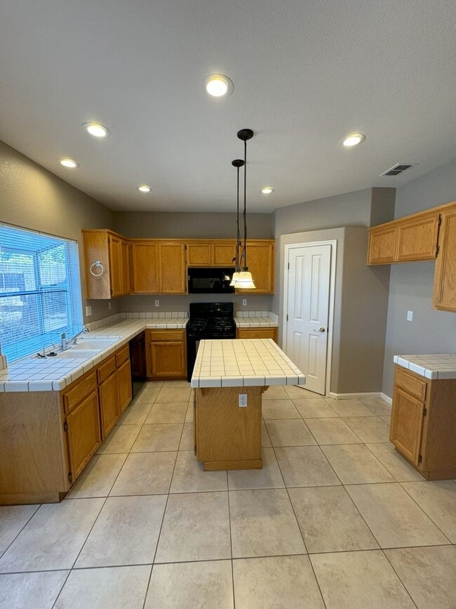 Building Photo - 4904 Brittany Ct