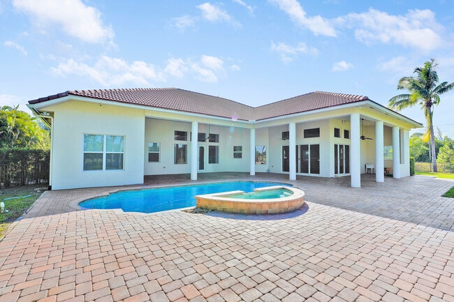 Building Photo - 11985 Carnegie Pl