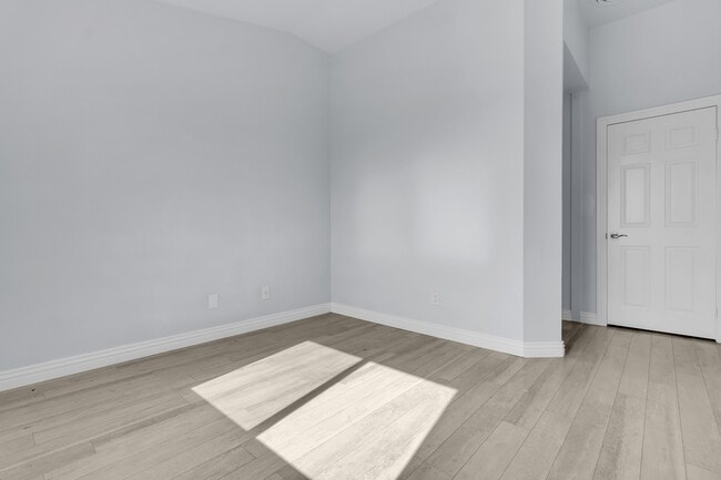 Building Photo - 952 E Cottonwood St