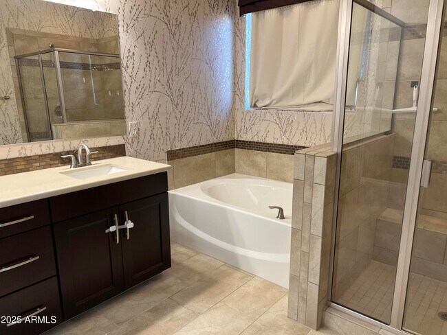 Building Photo - 21284 W Almeria Rd