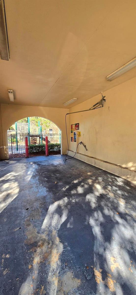 Building Photo - 2589 Centergate Dr