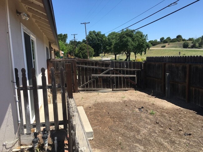 Building Photo - Charming Vintage 3BR/1.5BA Corner Lot Home...