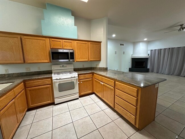 Building Photo - 4722 W 28th Pl