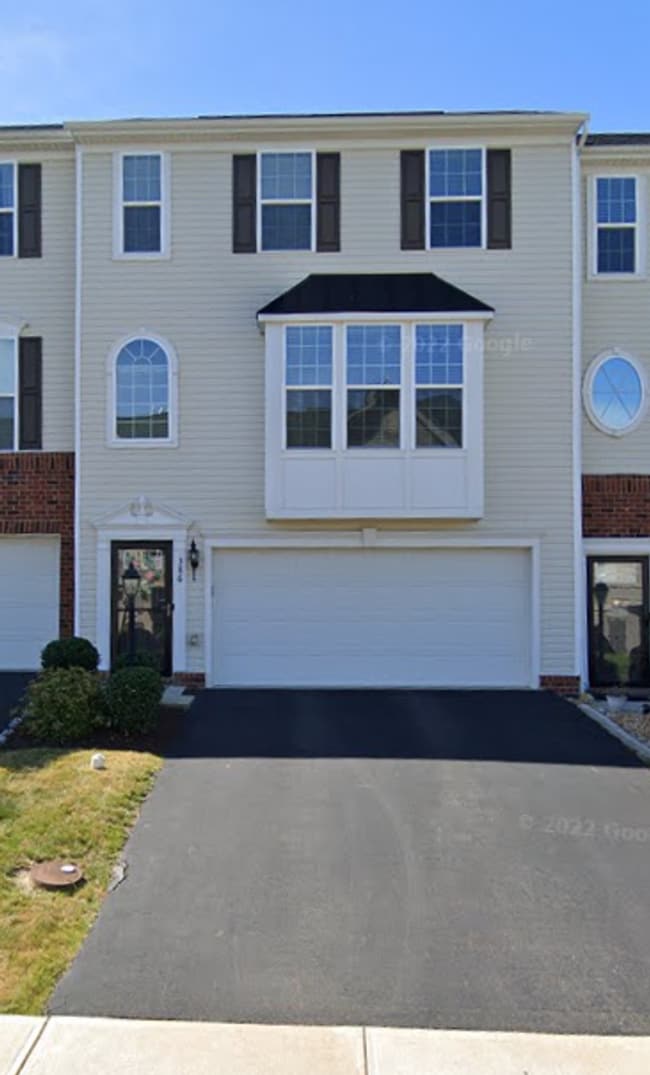 Building Photo - 3 Bedroom Townhome - Carnegie!