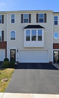 Building Photo - 3 Bedroom Townhome - Carnegie!
