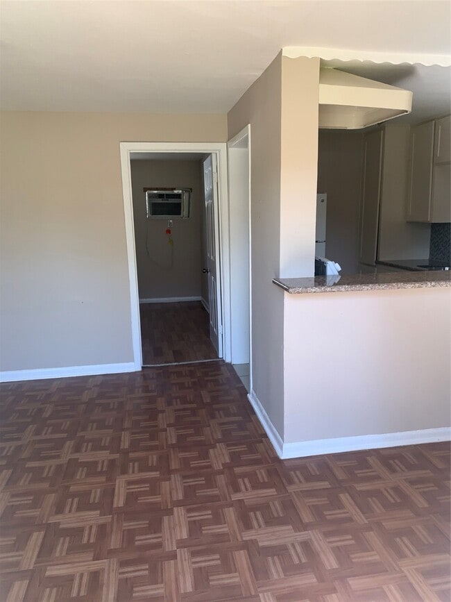 Building Photo - 9211 N Green River Dr