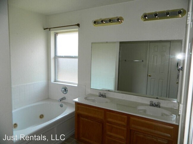 Building Photo - 4 br, 2 bath House - 2903 Wisteria Lane