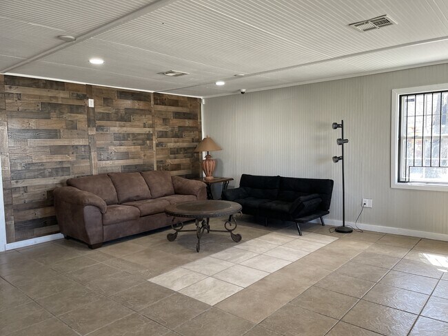 Building Photo - 5 Cabin Rd