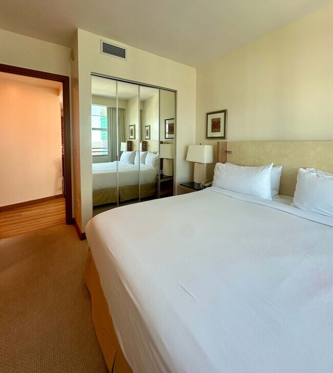 Building Photo - 1395 Brickell Ave