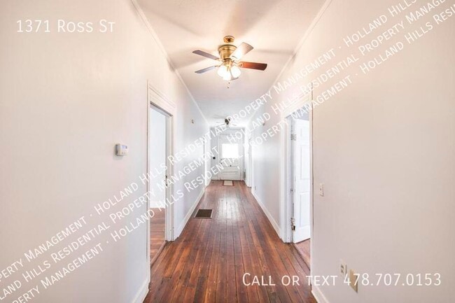 Building Photo - 1371 Ross St