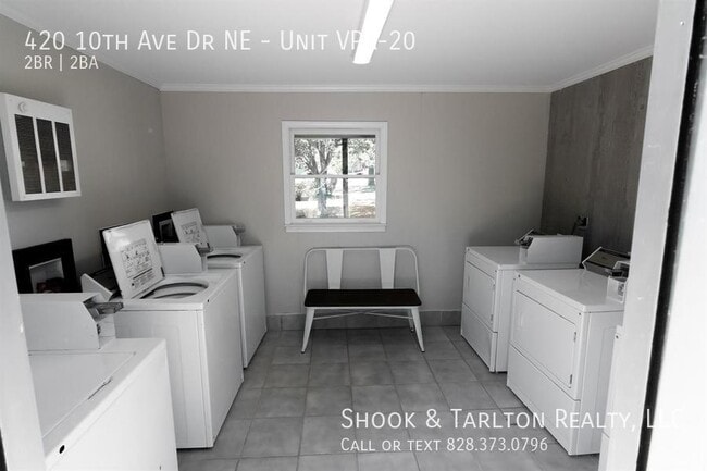 Building Photo - 420 10th Ave Dr NE