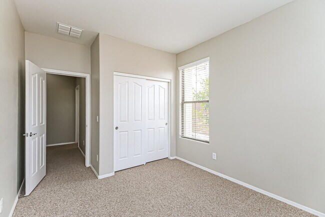 Building Photo - 3433 E Arianna Ave