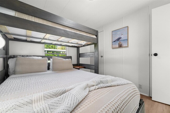 Building Photo - 648 E Palm Ave