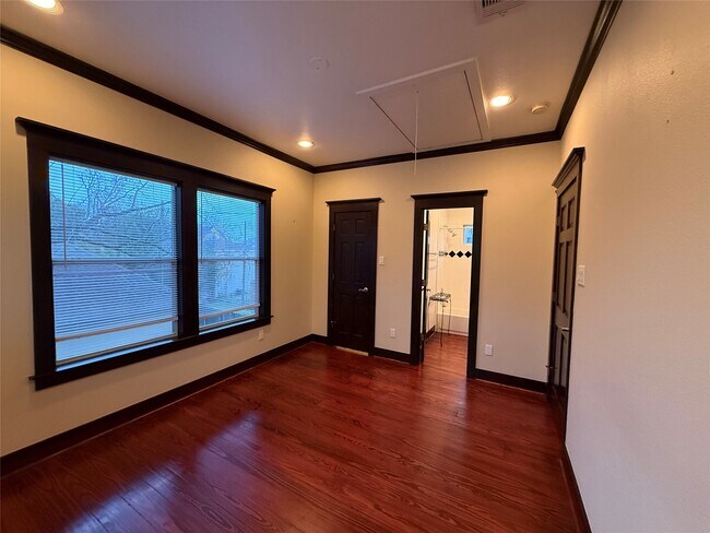 Building Photo - 334 W 22nd St