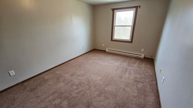 Building Photo - 851 Forest Dr