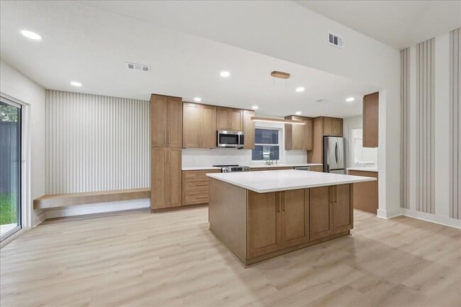 Building Photo - 7060 Burlington Dr