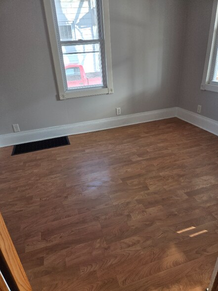 Building Photo - 2000 44th Pl