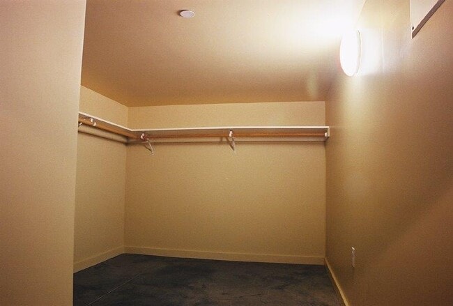 Building Photo - 10970 International Blvd