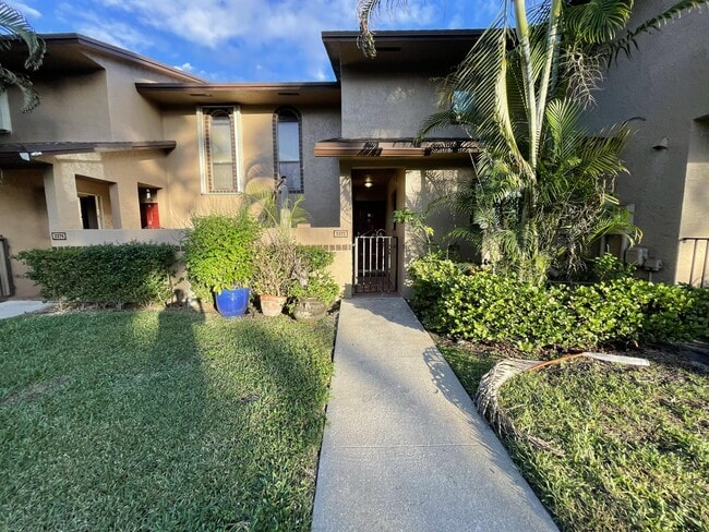 Primary Photo - 2372 NW 39th Ave