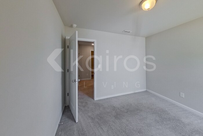 Building Photo - 248 York Ln
