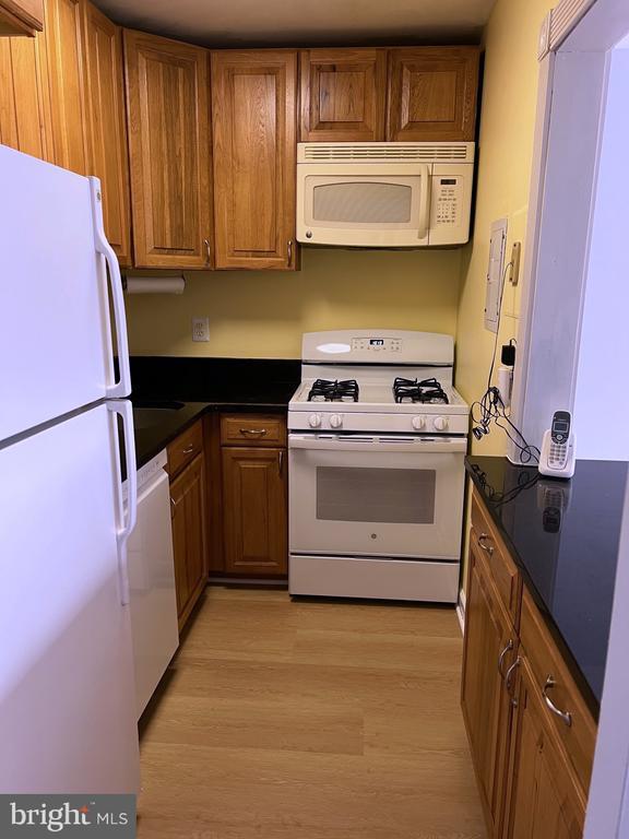 Building Photo - 6001 Arlington Blvd