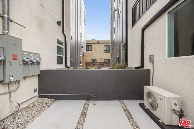 Building Photo - 11253 Hatteras St