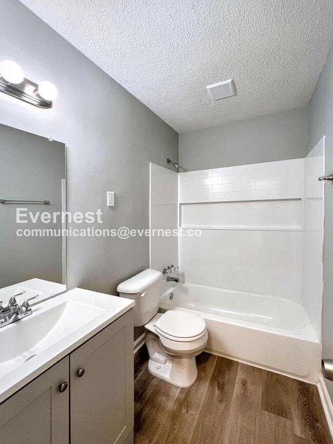 Building Photo - 2645 Eastbrook Dr