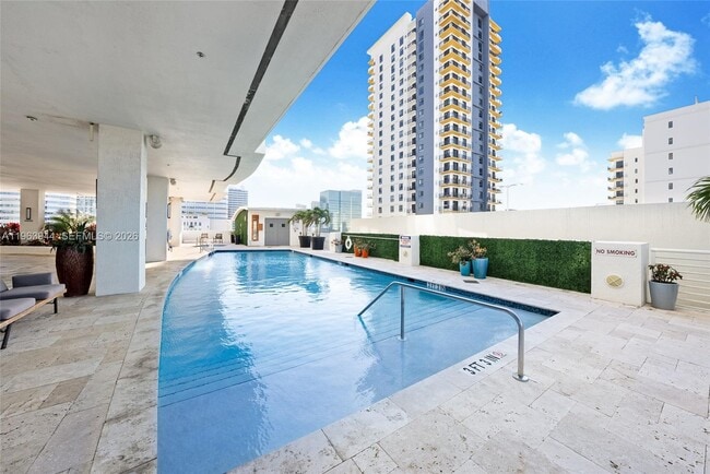 Building Photo - 315 NE 3rd Ave