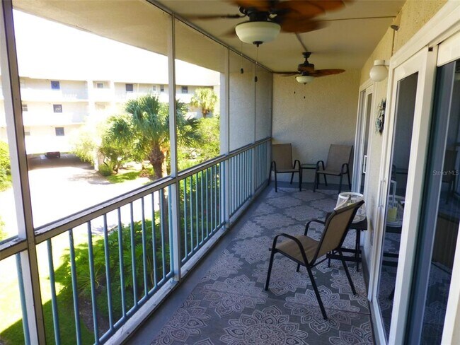 Building Photo - 5557 Sea Forest Dr