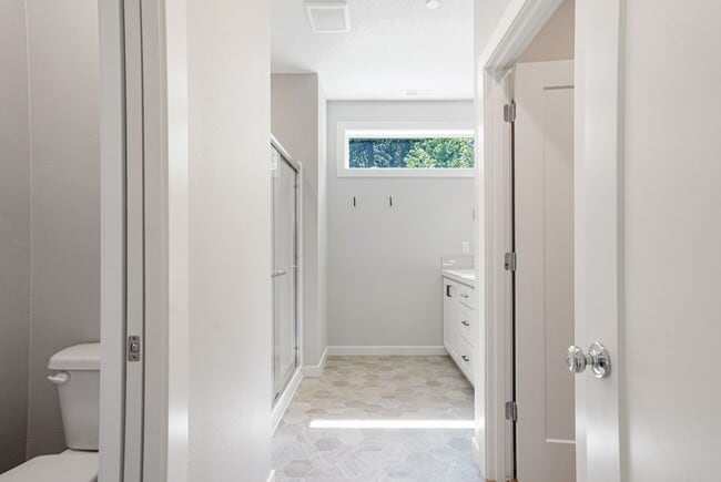 Building Photo - 4 bed, 4 bath Multi-Level Home in Pringle ...