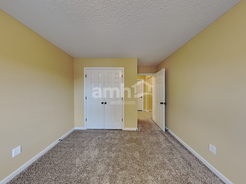 Building Photo - 3233 Peachtree Dr