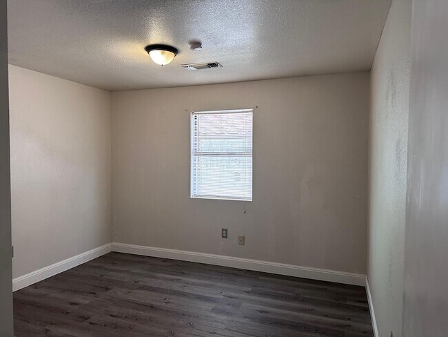 Building Photo - 298 Lamaloa Ln