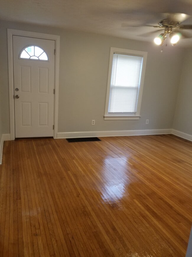 Building Photo - 22 Reba Ave