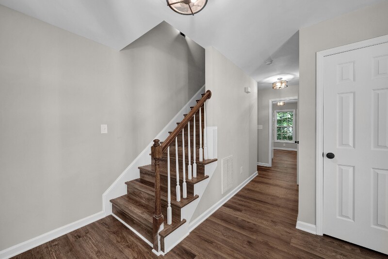Building Photo - 901 Chalice St