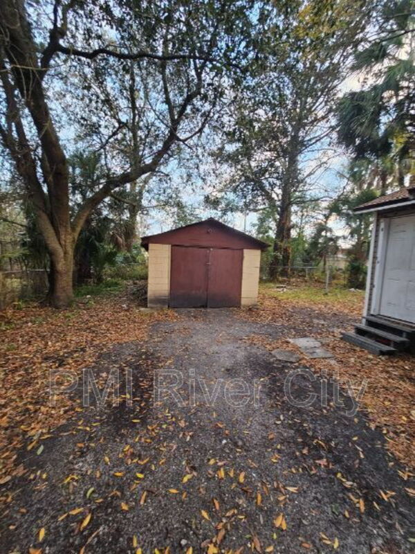 Building Photo - 1331 W 25th St