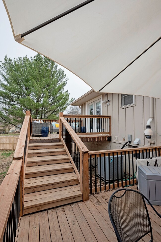 Building Photo - 413 SE Lana Ct