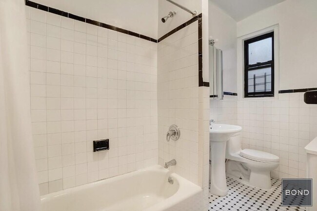 Building Photo - 315 W 102nd St