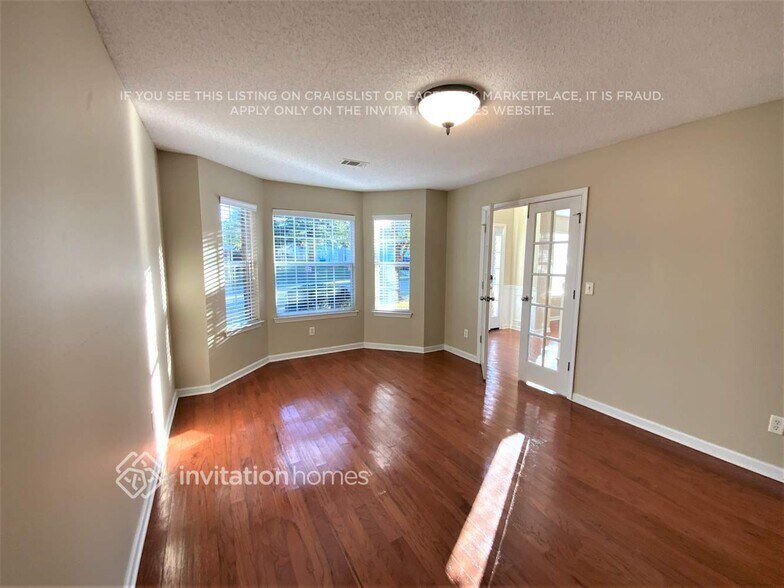 Building Photo - 261 Othello Dr