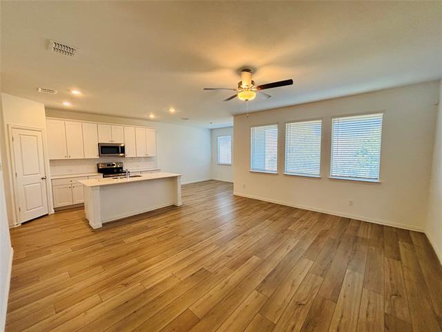 Building Photo - 510 Macdonald Wy