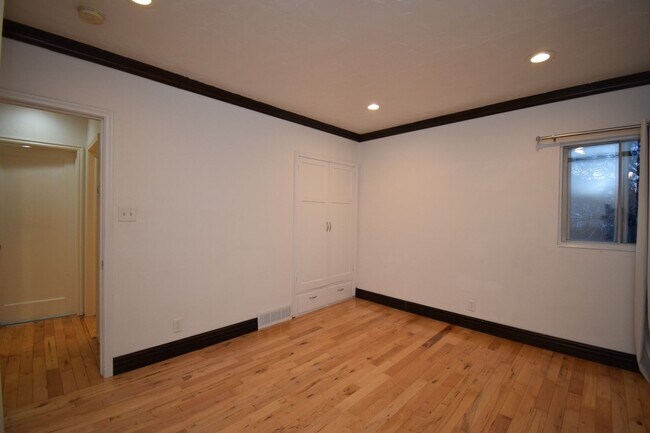 Building Photo - Bright & Updated 3 Bed Near Sugarhouse!!