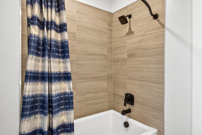 Building Photo - 1116 Gramercy Ln